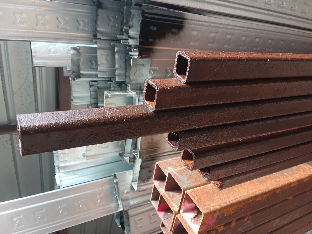 HOLLOW BESI HITAM 20X20X1.8MM/REAL/ 6.23K