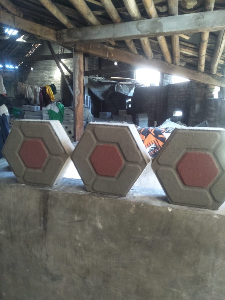 PAVING SEGIENAM 5 CM KOMBINASI GAYABARU